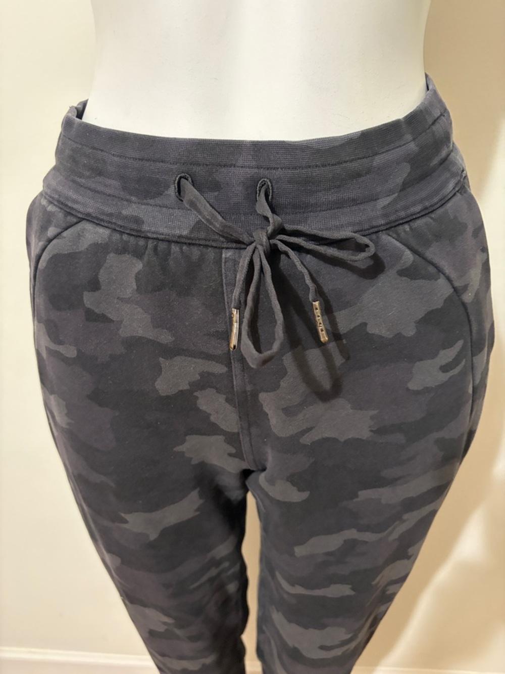 lululemon athletica Black Camo Jogger Pants Size 4 - Picture 3 of 12